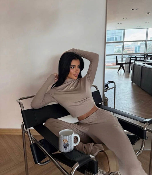 Set me 2 pjesë: tuta + crop gjysëm golf