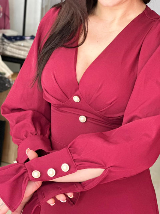Fustan bordo i gjate mbi kyce