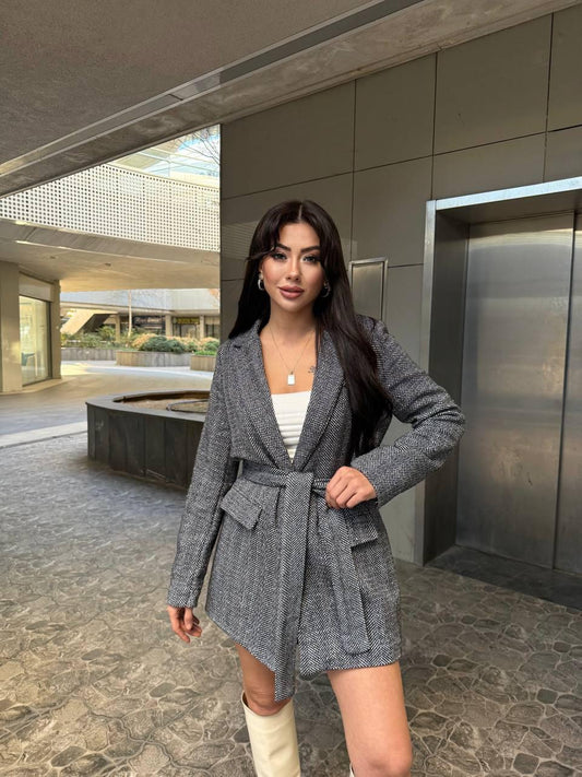 Blazer Elegant për Femra – Xhaketë/pallto e shkurter me Rrip | Stil Modern Chic